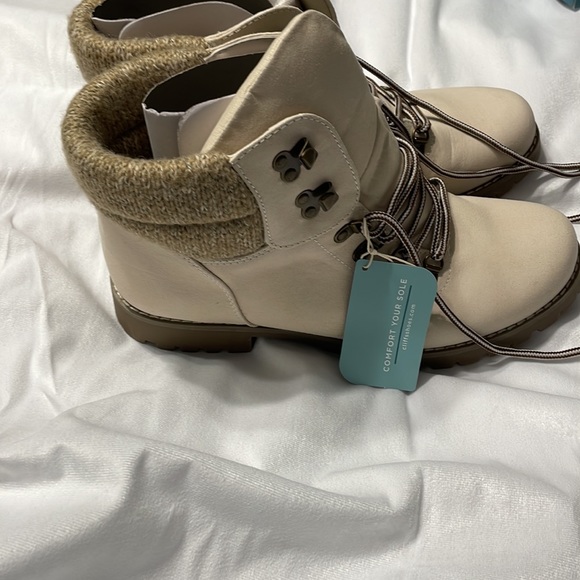 Boots - Picture 5 of 9